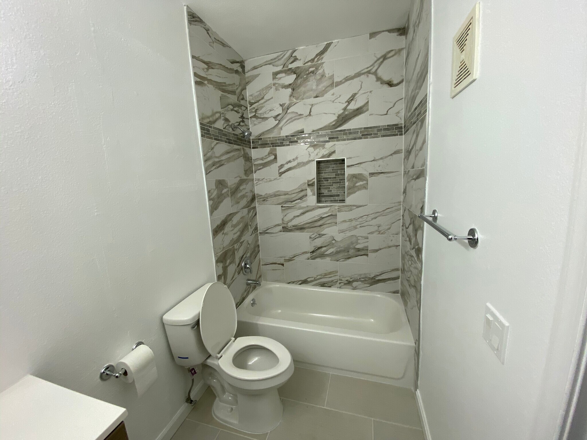 Building Photo - 1530 Spring Gate Dr