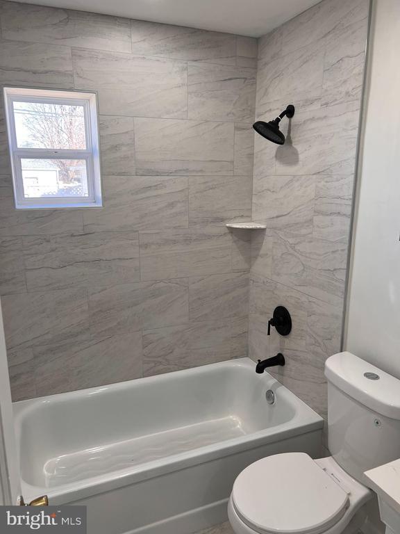 Building Photo - 1325 Fuselage Ave