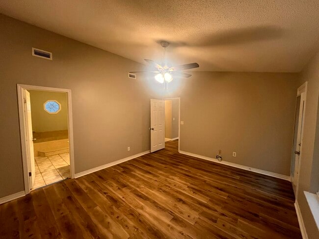 Building Photo - 310 Fairwood Dr