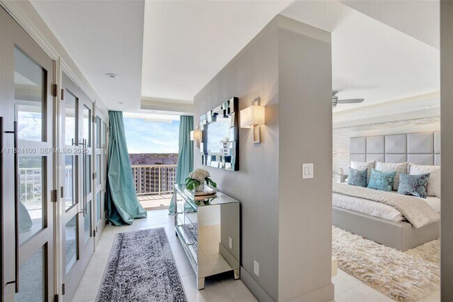 Building Photo - 2800 E Sunrise Blvd