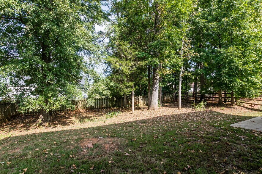 Building Photo - 4905 Stone Park Dr