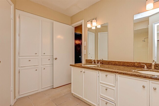 Building Photo - 4815 Wind Chimes Dr