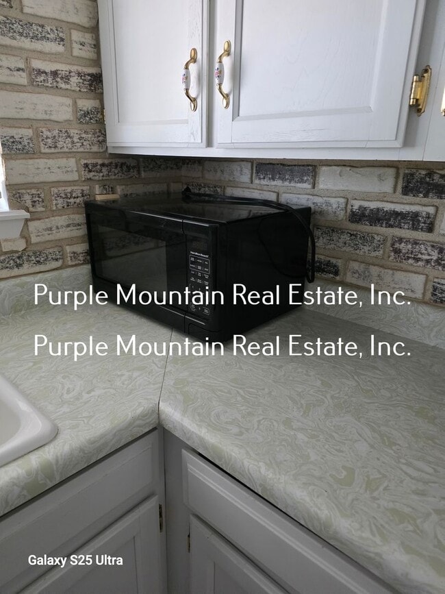 Building Photo - AVAILABLE NOW:  3 Bedrooms, 2 Bath Home for Rent