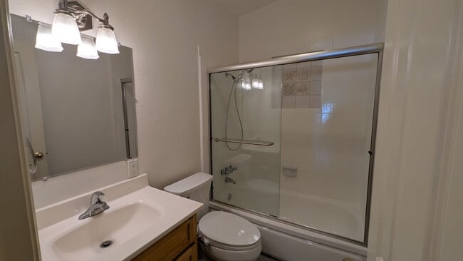Building Photo - Bright and Cozy 3 Bedroom Home In Pacific ...