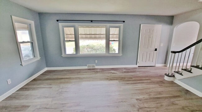 Building Photo - 4 Bed / 2 Bath Single Family Home