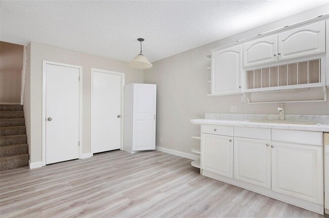 Building Photo - 2606 6th Ct