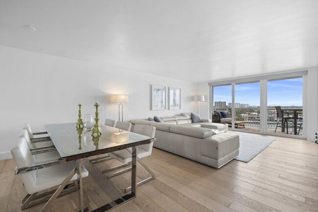 Building Photo - 511 Bayshore Dr