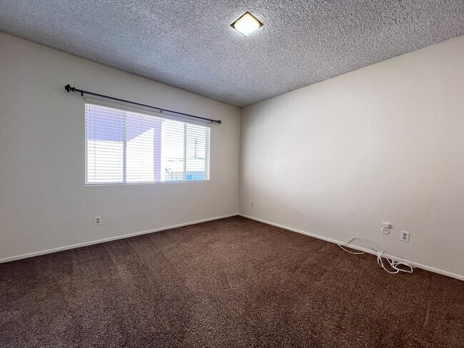 Building Photo - LEB