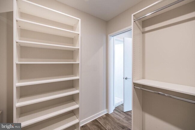 Building Photo - 1442 Hope St