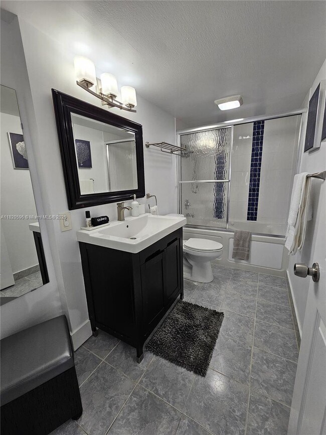 Building Photo - 401 Golden Isles Dr