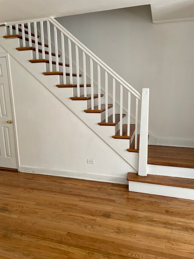 Building Photo - 9522 S Vanderpoel Ave