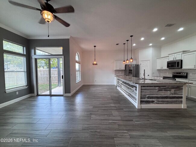 Building Photo - 612 Morning Mist Way