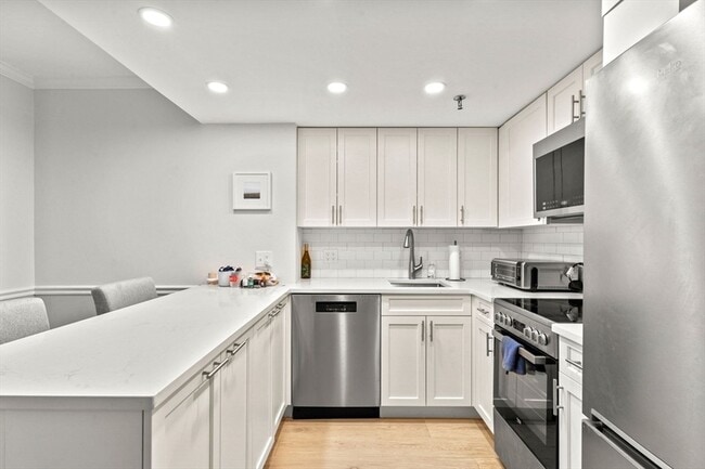Building Photo - 145 Pinckney St