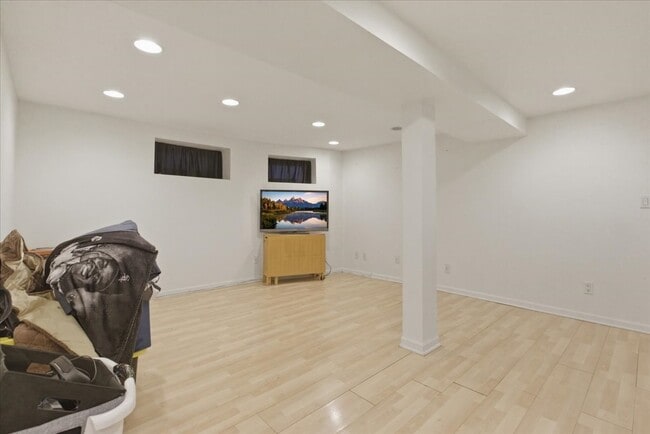 Building Photo - 3716 N Wayne Ave