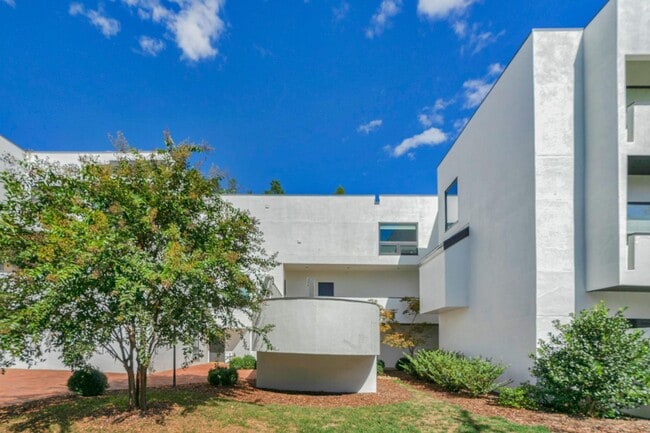 Building Photo - 501 Fenton Pl