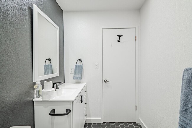 Building Photo - 3BD, 2.5BA Arapahoe Lake Park Townhome Nea...