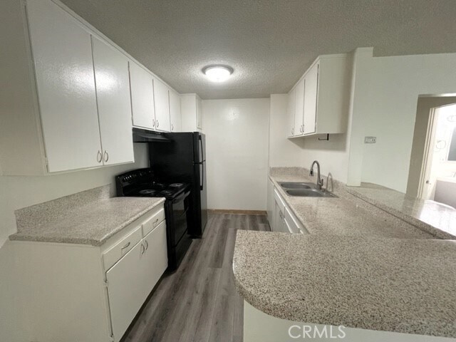 Building Photo - 685 E Vista Chino