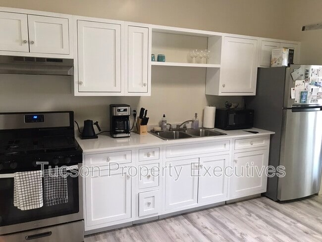 Building Photo - 343 S Convent Ave