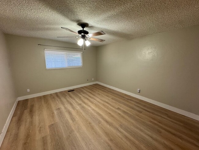 Building Photo - 970 N Villa Ave