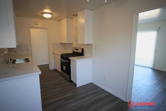 Building Photo - Charming Home in Central Bakersfield!