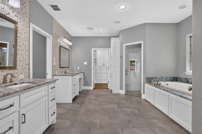 Building Photo - 1400 Emerald Cir