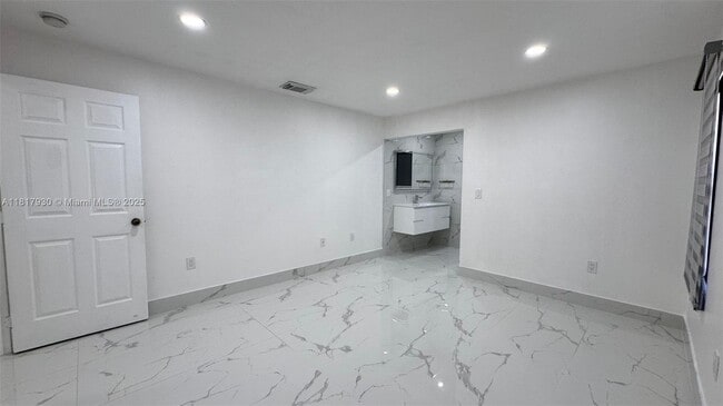 Building Photo - 20607 SW 93rd Ave