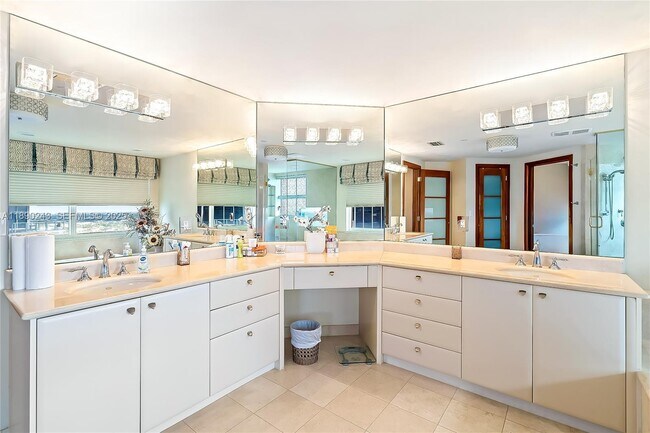 Building Photo - 2110 N Ocean Blvd