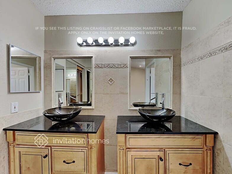 Building Photo - 14001 Richwood Pl