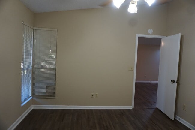 Building Photo - 3/2 Single Story Duplex with Garage