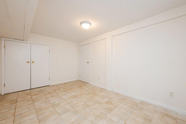 Building Photo - 130 Soundview Rd