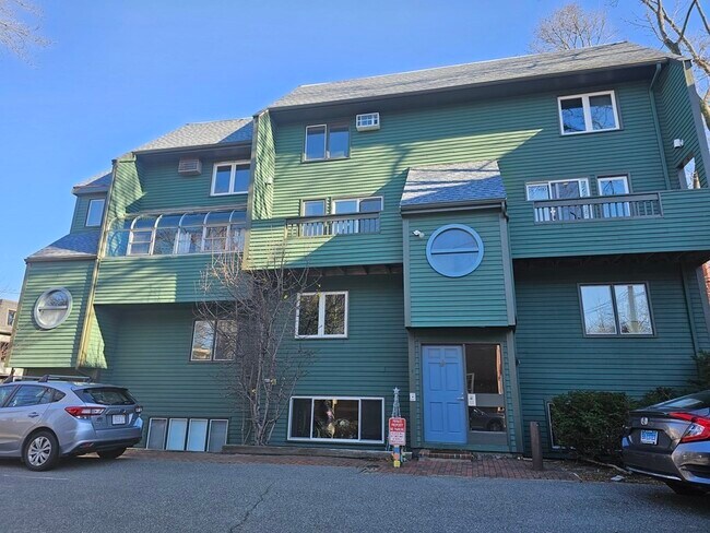 Building Photo - 6 Sherman St