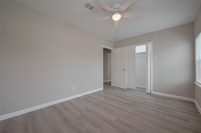 Building Photo - 1750 Lynn Ln