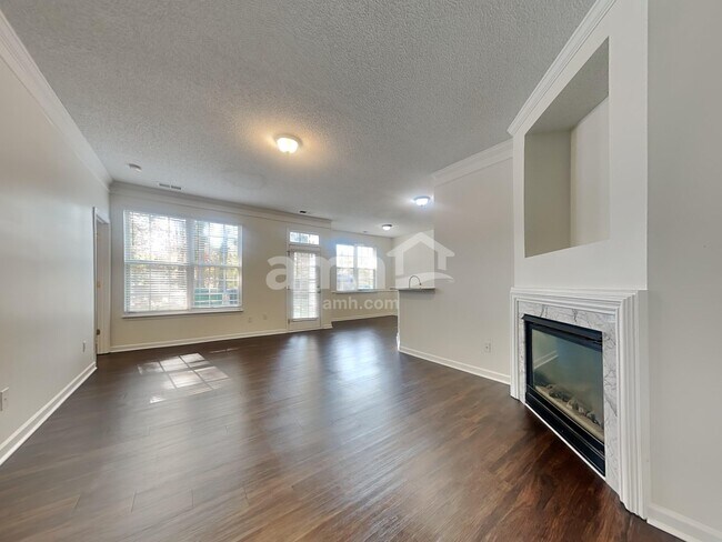 Building Photo - 6043 Shining Oak Ln