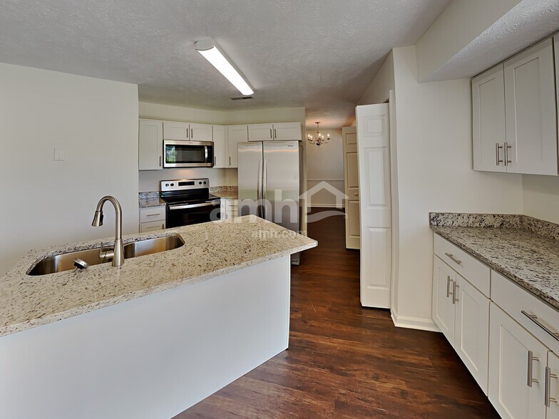 Building Photo - 7460 Maggie Dr