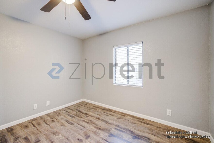 Building Photo - Unit