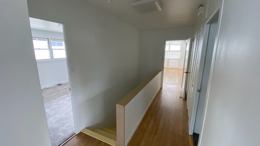 Stairs lead to bottom unit, which is inaccessible. - 2921 Koali Rd