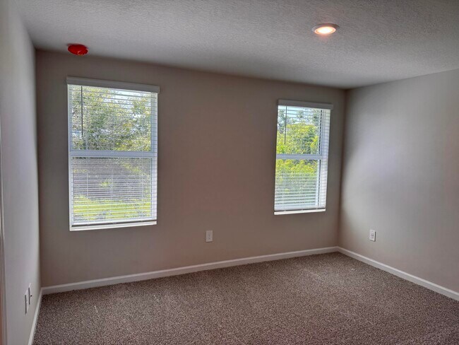 Building Photo - 496 Salisbury Cir