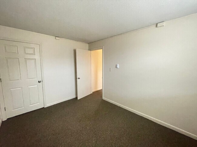 Building Photo - 181 Loudon Rd