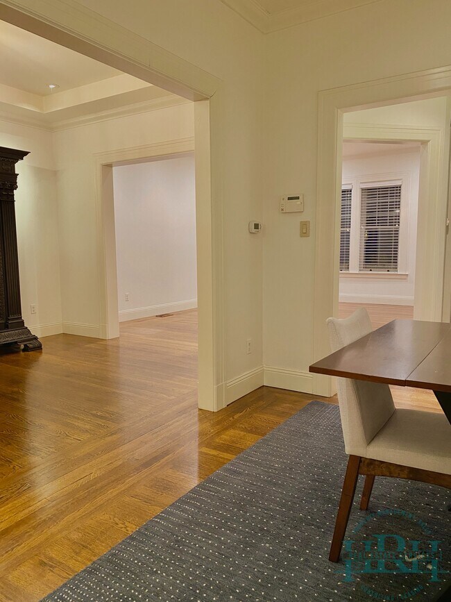 Building Photo - 1262 Sacramento St