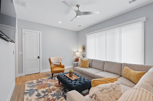 Building Photo - 428 Highwoods Trl