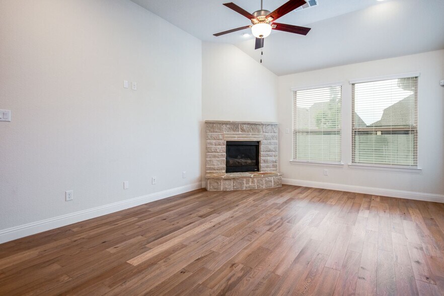 Building Photo - 1117 9th St