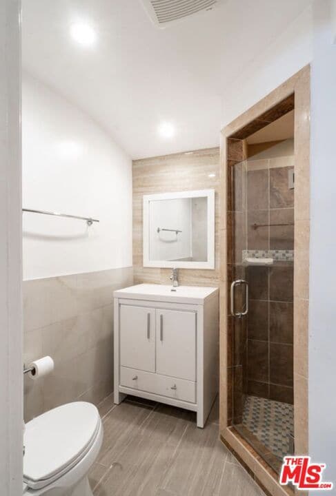 Building Photo - 2201 Coldwater Canyon Dr