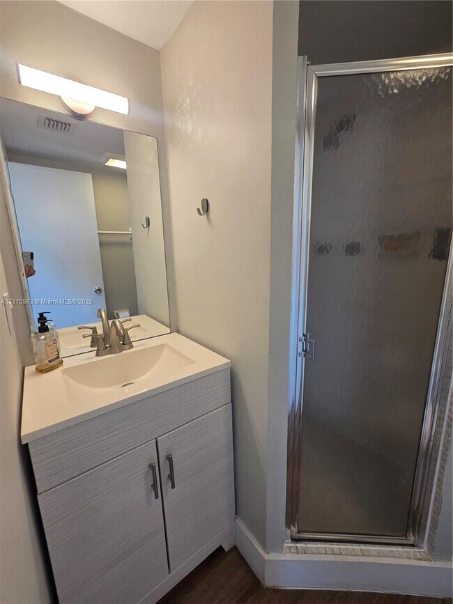 Building Photo - 9410 Poinciana Pl