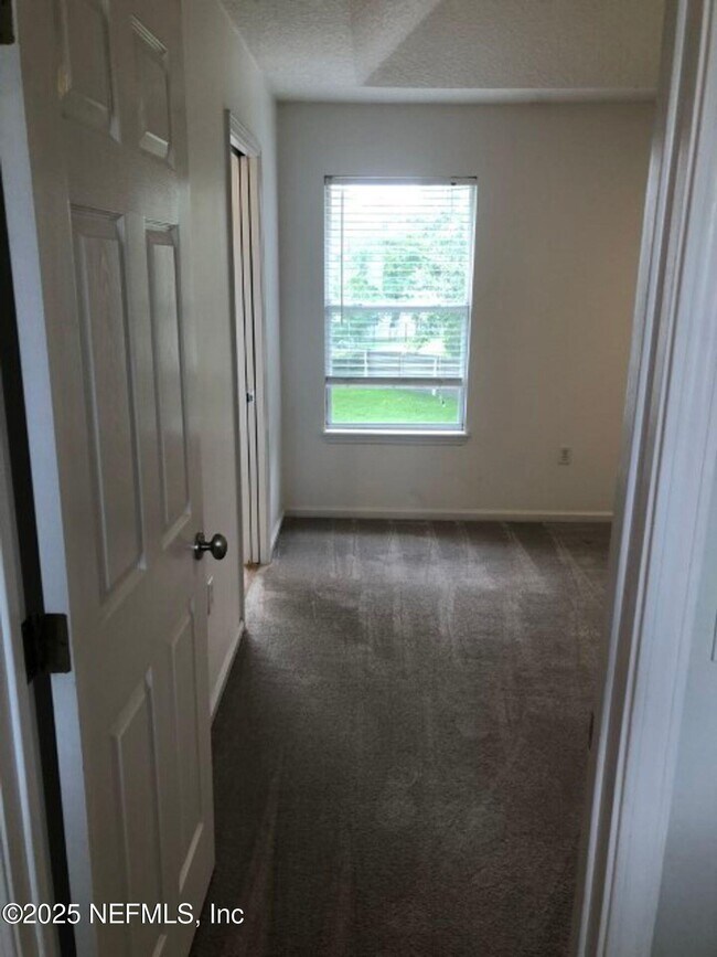 Building Photo - 12887 Dunns View Dr