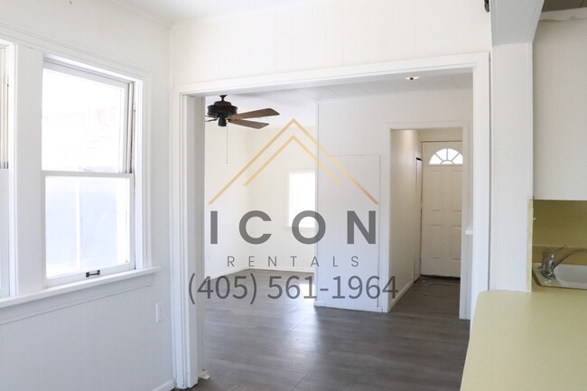 Building Photo - 146 N El Reno Ave