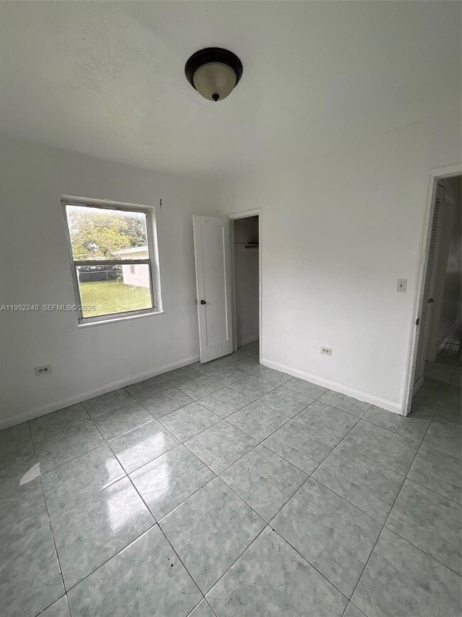 Building Photo - 1160 NE 200th Terrace