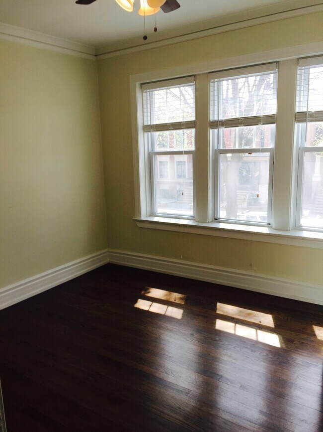Building Photo - 3701 N Hoyne Ave
