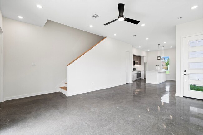 Building Photo - 8205 Parnell St