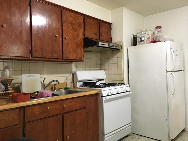 Building Photo - 325 Charles St