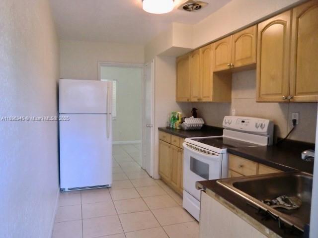 Building Photo - 2724 NE 32nd St